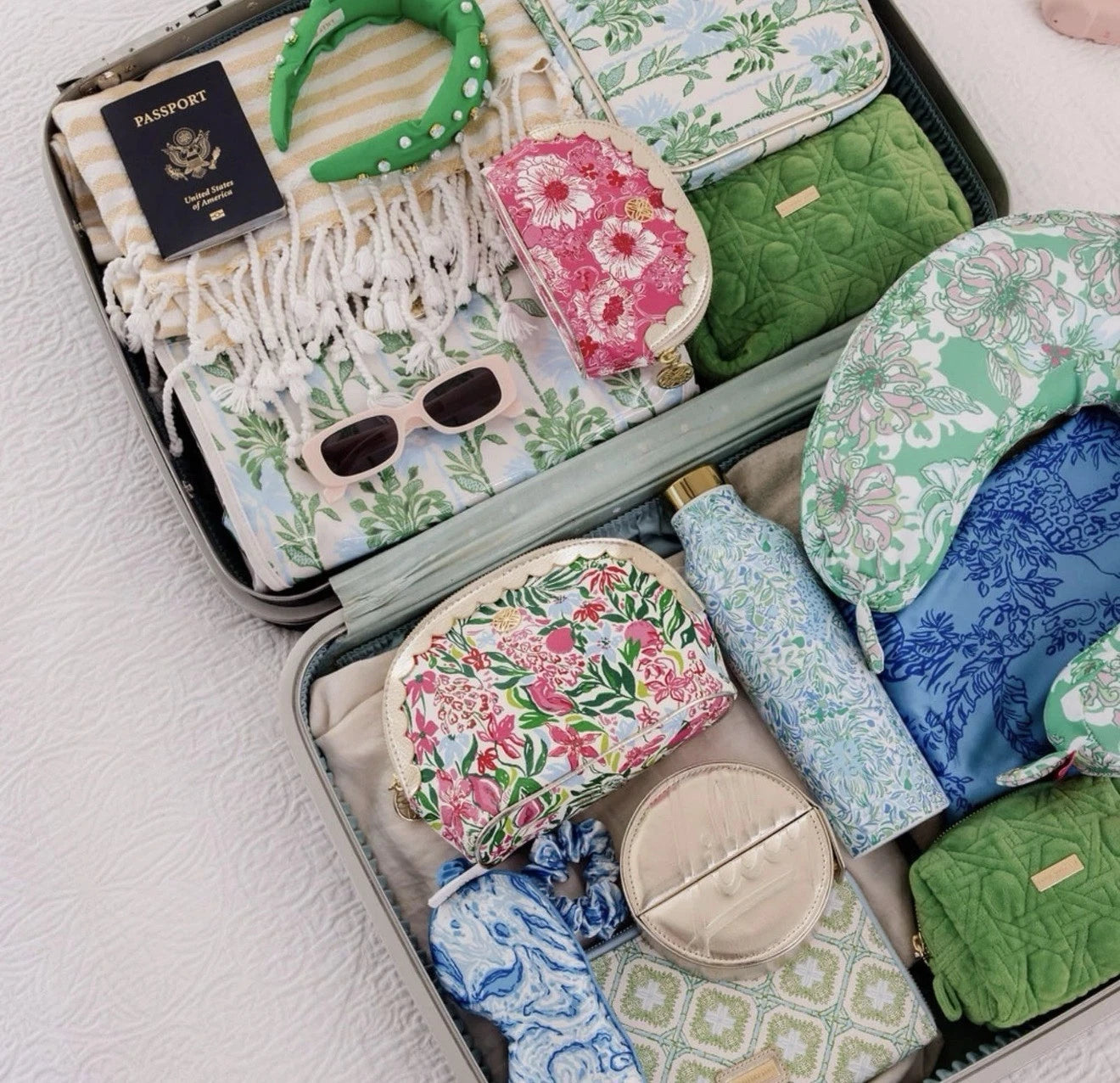 NWT Lilly Pulitzer Leatherette Travel Wallet for Women, Passport Holder